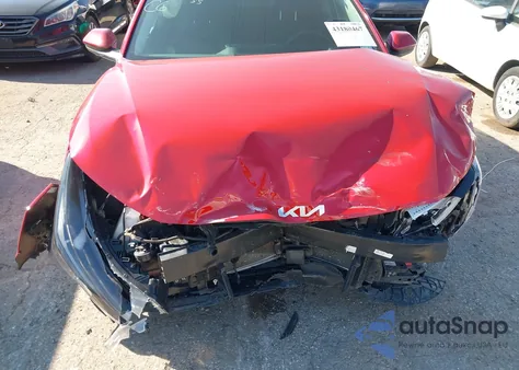 2025 Kia K4 Lxs из США, поврежденный, VIN 3KPFT4DE1SE110399